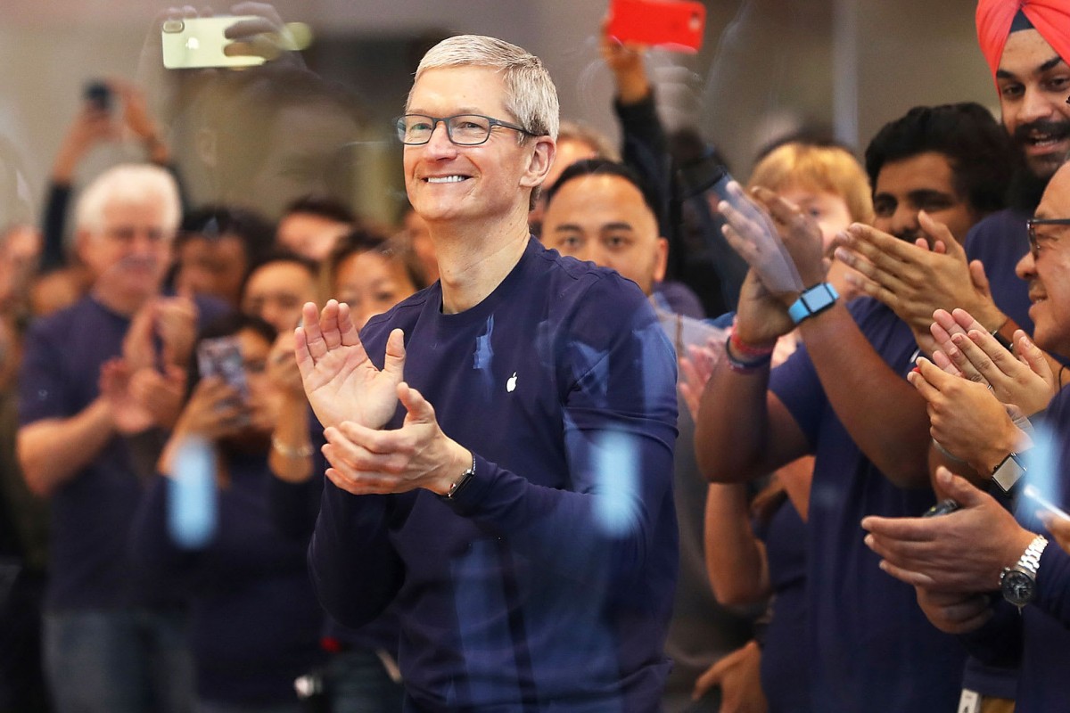 एप्पल २ ट्रिलियन डलर बजार मूल्य भएको पहिलो सार्वजनिक कम्पनी बन्न सफल