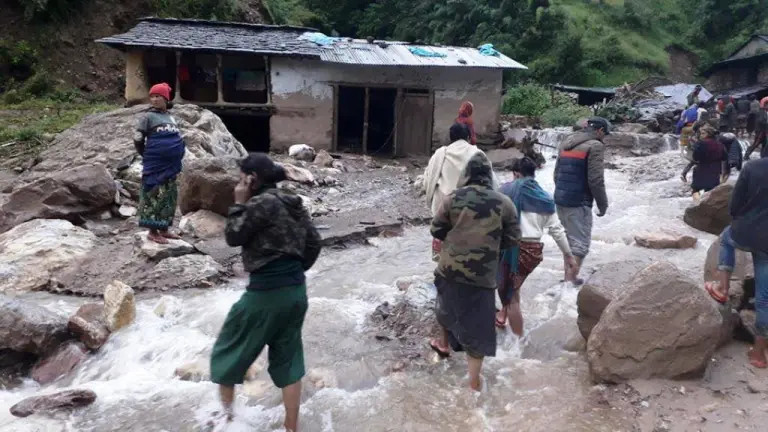 बागलुङका बाढीपीडितलाई दसैँ न तिहार