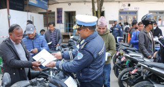 २२ वटा मोटरसाइकल सम्बन्धित धनीलाई हस्तान्तरण