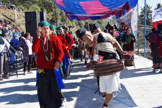 पुर्ख्यौली नाच जोगाउँदै काफलडाँडाका मगर समुदाय (फोटो फिचर)