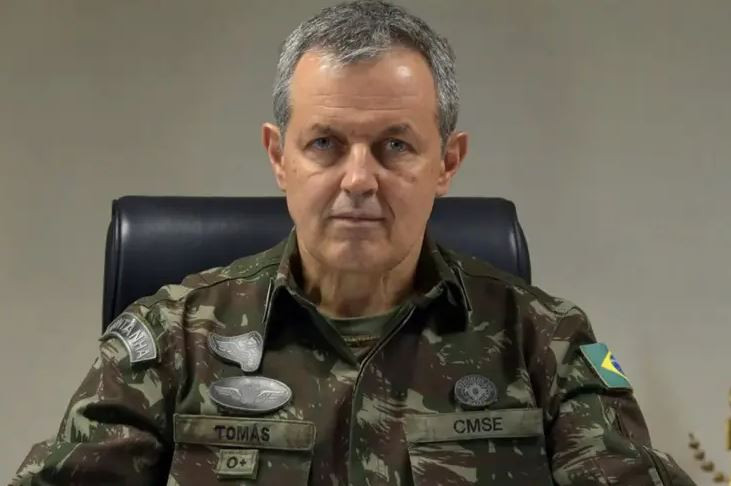 ब्राजिलका सेना प्रमुख जुलियो बर्खास्त: राष्ट्रपति निवासमा भएको दङ्गा रोक्न नसकेको आरोप