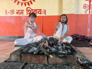 ‘एक्स ९’ निर्देशकसँग प्रदीपको पूजापाठ