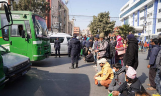 उपचार सेवा माग्दै बिरामीहरुले गरे प्रदर्शन