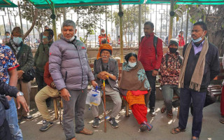 वीरमा पुगेका बिरामी अलमलमा (तस्वीरसहित)