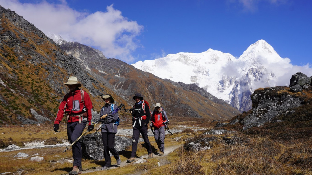 नेपाल आउने विदेशी पर्यटक आफूखुशी घुम्न नपाउने, ‘सुरक्षाका लागि’ पथप्रदर्शक अनिवार्य