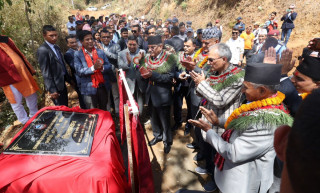 प्रधानमन्त्री प्रचण्डद्वारा गोरखामा २० किमि पक्की सडक निर्माणको शिलान्यास