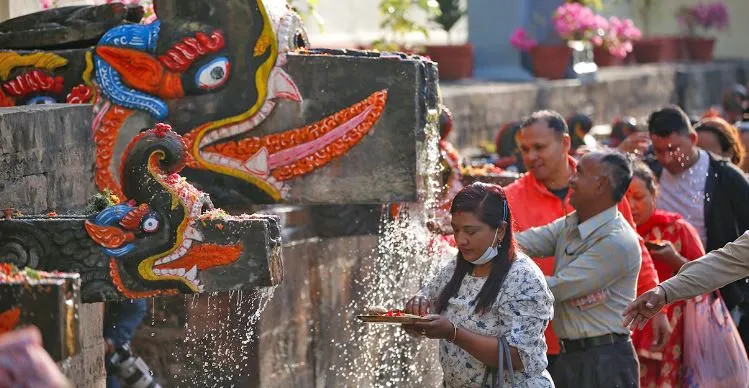 बाइसधारा मेलामा स्नान गर्नेको घुँइचो