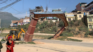 राजमार्ग विस्तारका लागि भत्काइयो सहिदगेट