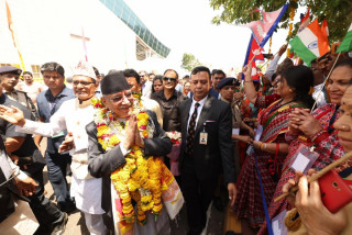 इन्दौरमा प्रधानमन्त्री प्रचण्डलाई स्वागत, तस्बिरहरू हेर्नुहोस्