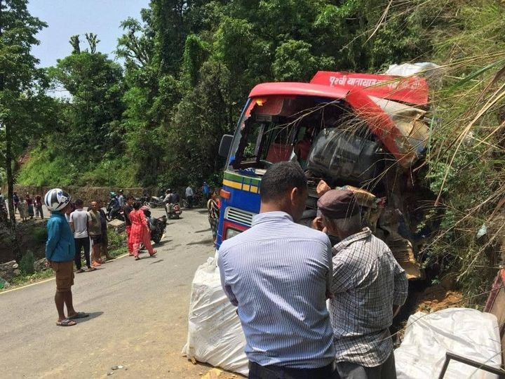 गोरखामा यात्रुवाहक बस दुर्घटना, १३ जना घाइते