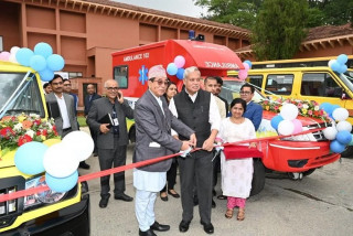 भारत सरकारद्वारा ३४ वटा एम्बुलेन्स र ५० वटा स्कुल बस उपहारस्वरूप प्रदान