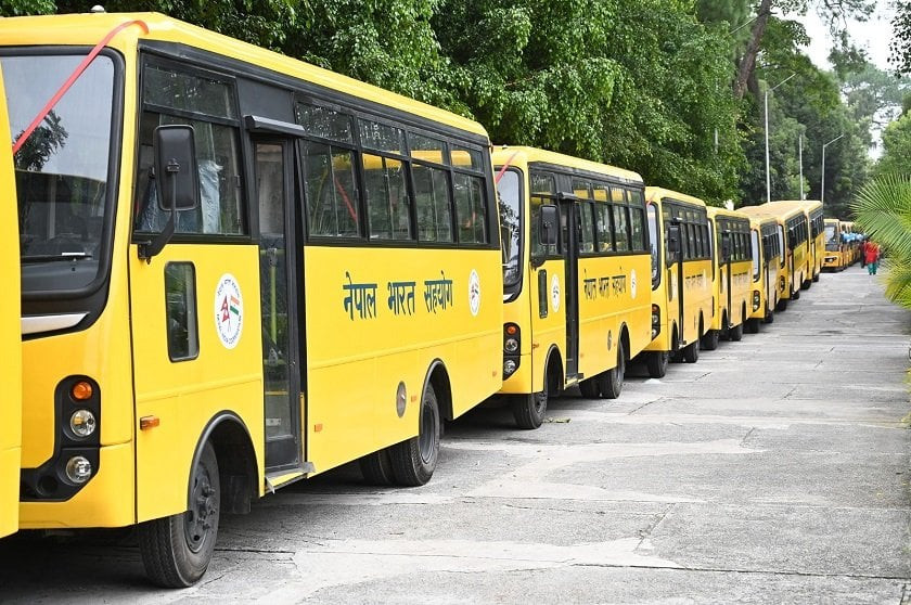 school-bus-india_tn3xlY7Fr2.jpg