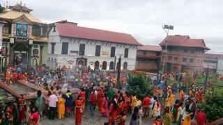 पशुपतिनाथलगायत देशभरका शिवालयमा भक्तजनको भीड