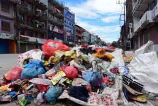 जथाभावी फोहर फाल्नेबाट महानगरले उठायो रु २७ लाख