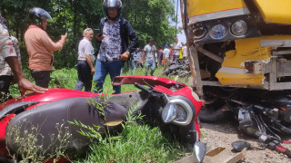 चितवनमा बस, बोलेरो, मोटरसाईकल र स्कुटर ठोक्किएर दुर्घटना हुदा कम्तिमा १० जना घाइते