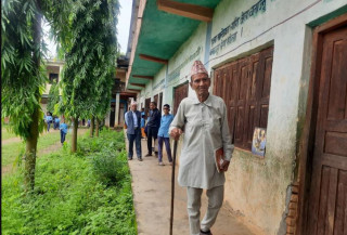 नब्बे वर्षीय प्रेमबहादुर डाँगीलाई विद्यालय जान उमेरले छेकेन