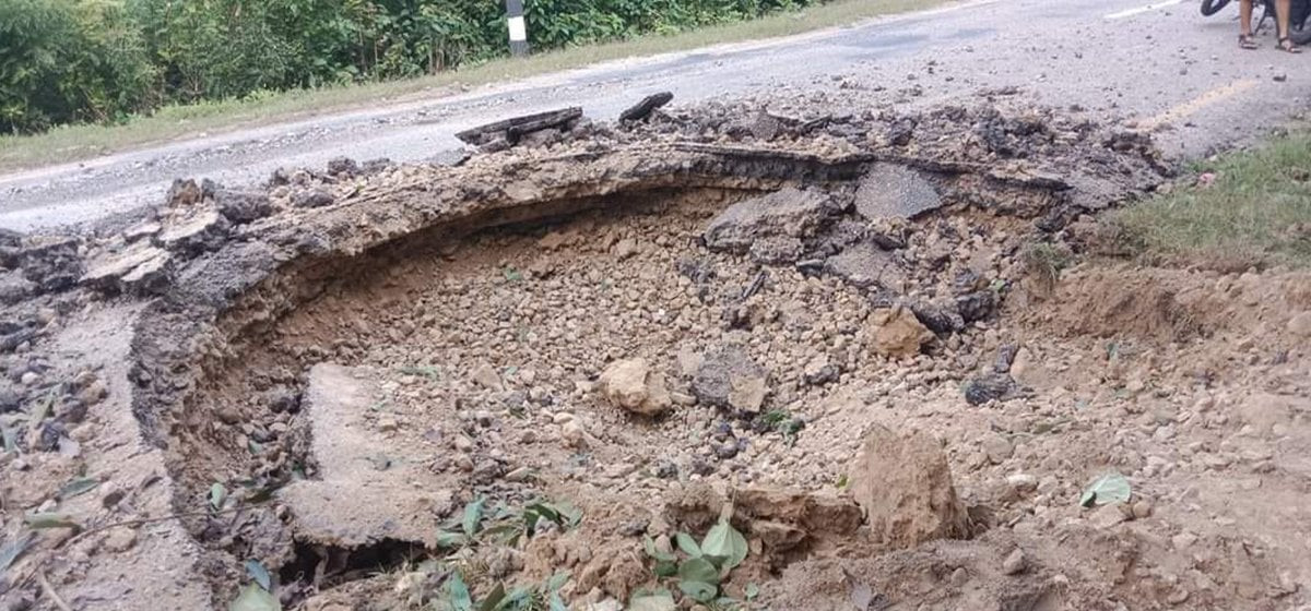 बाँकेमा बम विष्फोट, राजमार्गमा क्षति