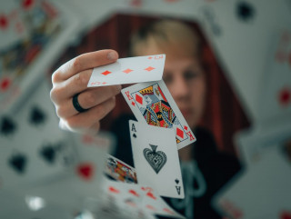 इटहरीमा जुवा खेलिरहेका ३ जना पक्राउ