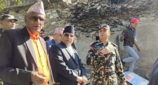 भूकम्प पीडितलाई प्रधानमन्त्रीको आश्वासन : घर बनाइदिन्छौं