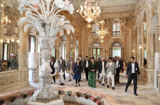 नयाँ कार्यकक्षमा प्रधानमन्त्री, खुल्दै स्टेट हल र बेलायती कक्ष