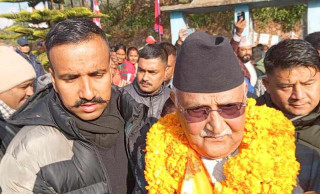 धनकुटामा केपी ओलीमाथि हातपात