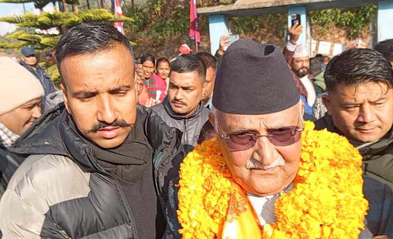 धनकुटामा केपी ओलीमाथि हातपात