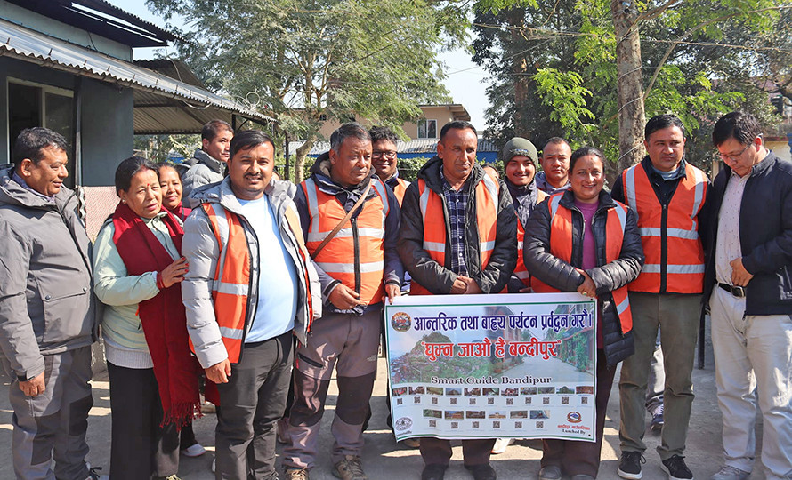 पर्यटक बोलाउन शहर छिरे बन्दीपुरे