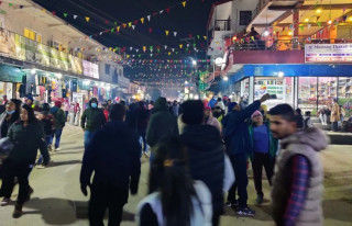 अङ्ग्रेजी नयाँ वर्ष मनाउन सौराहमा पर्यटकको घुइँचो