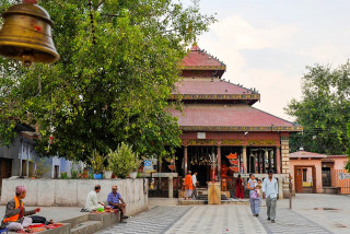 बागेश्वरी मन्दिरको छानामा ताम्रपत्र लगाइँदैै