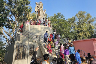 महाशिवरात्रि पर्व : देशभरका शिव मन्दिरमा दर्शनार्थीको घुइँचो