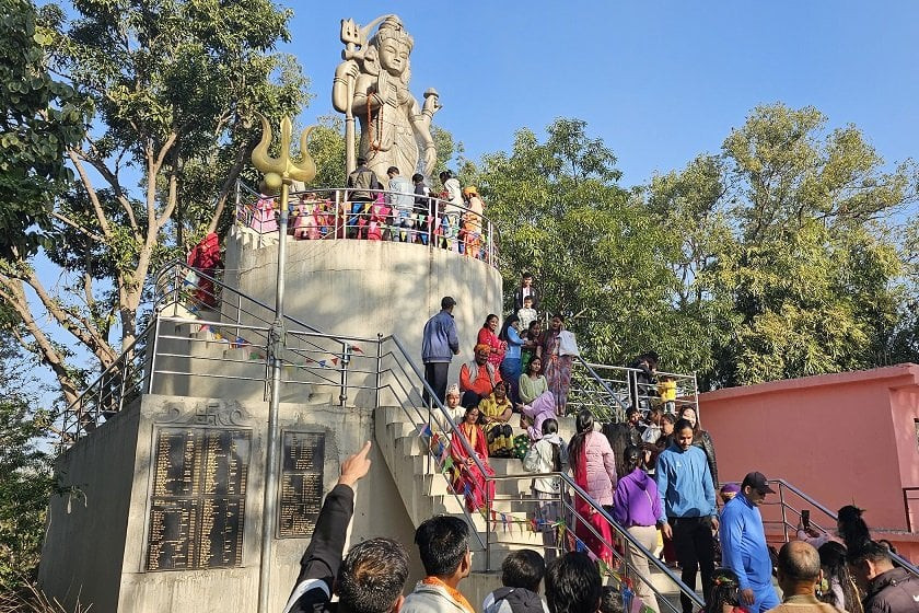 महाशिवरात्रि पर्व : देशभरका शिव मन्दिरमा दर्शनार्थीको घुइँचो