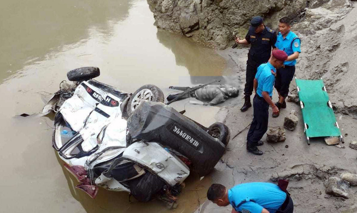 मुग्लिन दुर्घटना अपडेट : ट्याक्सीमा सवार ५ जनाको घटनास्थलमै मृत्यु