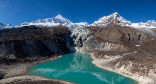 गोरखाको वीरेन्द्र तालमा हिमपहिराे , काठेपोल बगायाे