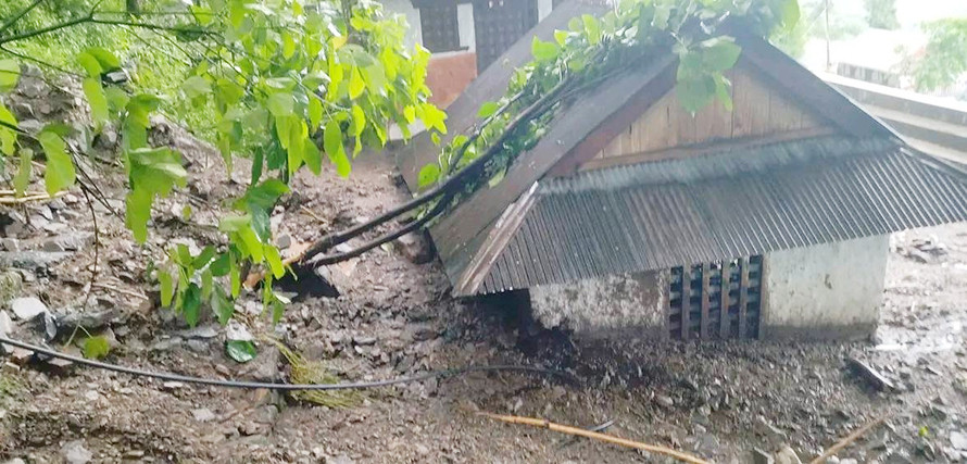 ताप्लेजुङमा बाढी पहिरोबाट दार्जनौँ परिवार विस्थापित