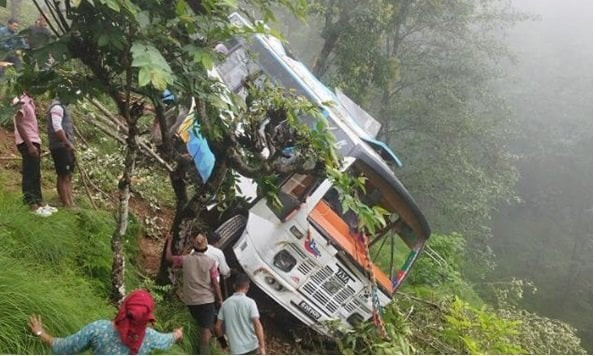 रामेछापमा बस दुर्घटना हुँदा आठ जना घाइते, तीनको अवस्था गम्भीर