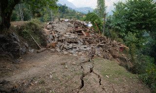 भूकम्पबाट छियाछिया भएको भूमिमा नबस्न आग्रह