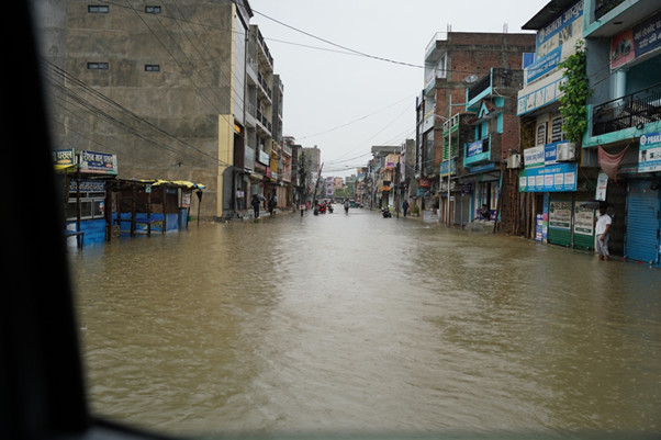 घरभित्र पसेको बाढीमा डुबेर शिशुको मृत्यु, युवक बेपत्ता