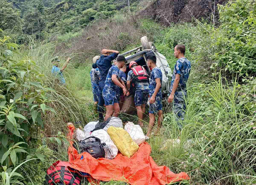 सिन्धुलीमा माइक्रो बस दुर्घटना हुँदा ११ जना घाइते