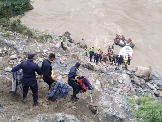 त्रिशूलीमा बेपत्ता बस र यात्रु खोज्न सरकारले माग्यो भारत र बंगलादेशको सहयोग