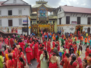 पशुपति क्षेत्रमा साउन महिनाको तयारी पुरा,बिहानैदेखि भक्तजनको घुइँचो