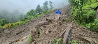 संखुवासभामा पहिरोमा पुरिएर २ जनाको मृत्यु