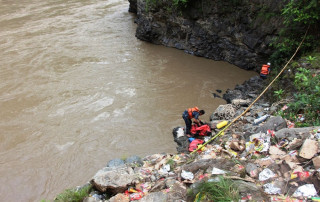 ट्रक सहचालकले त्रिशूलीमा हामफाले