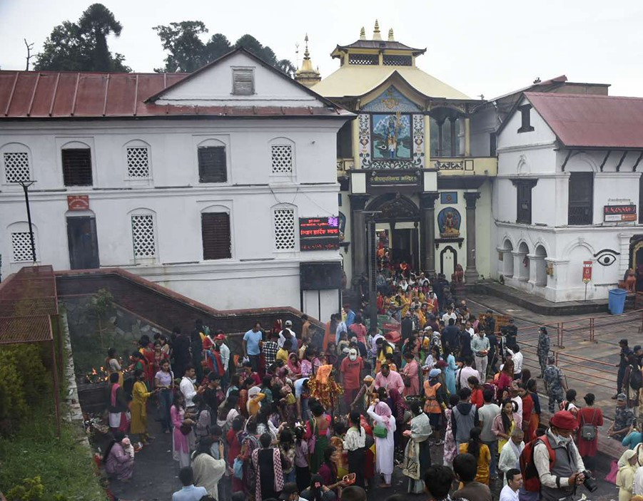 साउनको अन्तिम सोमबार : पशुपतिनाथसहित देशभरका शिवालयमा भक्तजनको घुइँचो