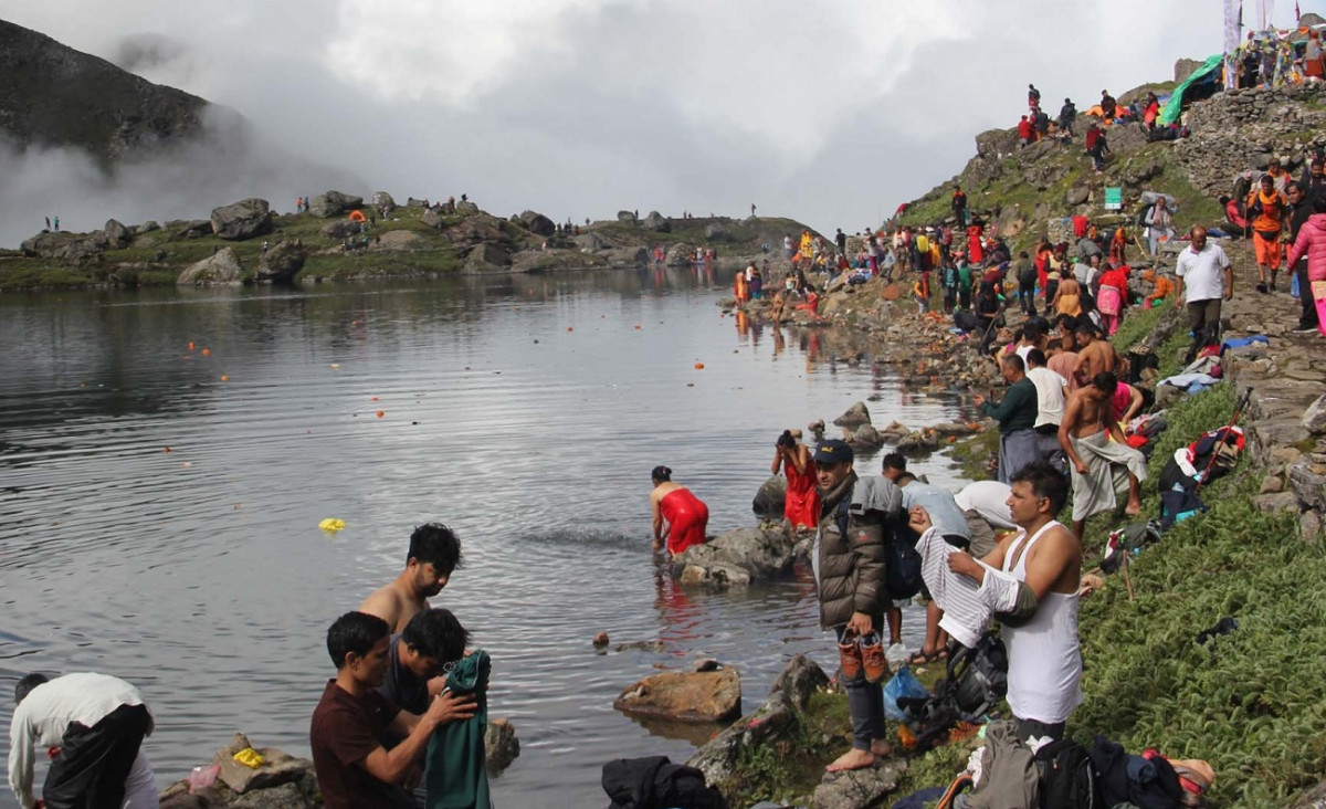 गोसाइँकुण्डमा पहिलो पटक राष्ट्रिय प्रसारण लाइनको बिजुली पुग्यो