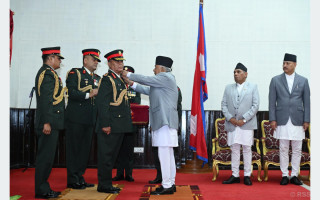 राष्ट्रपतिद्वारा नवनियुक्त प्रधानसेनापतिलाई महारथीको दर्ज्यानी चिह्न प्रदान