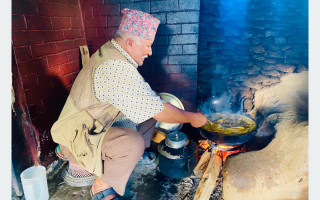 २० वर्षदेखि राजमार्गमा गाउँले स्वाद पस्किरहेका मनहरि