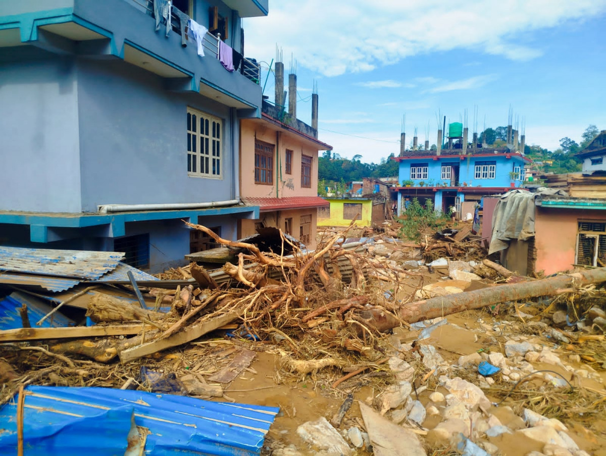 रोशीमा आएको बाढीले अस्पतालसहित विद्यालय भवनमा क्षति