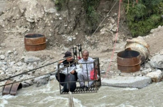 तुइन र फड्केले जोडियो तातोपानी नाका