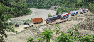 नारायणघाट हुँदै काठमाडौं प्रवेश गर्ने ठूला सवारी साधन सञ्चालनमा रोक