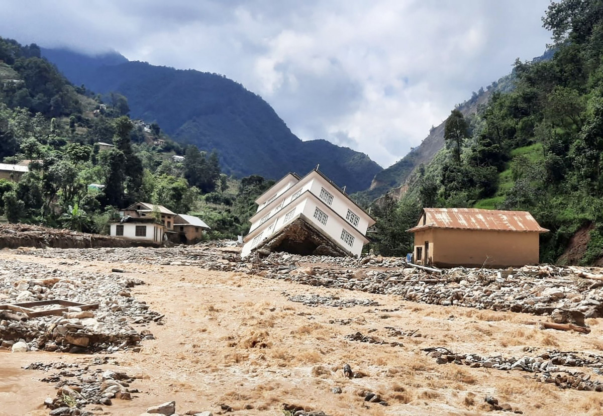 बाढीपहिरोमा परी काभ्रेमा ७७ जनाले गुमाए ज्यान